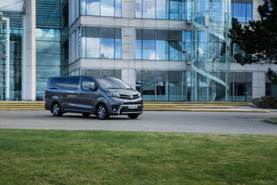  Toyota ProAce Verso VIP 2018 года  (UK) (фото 26 из 30)